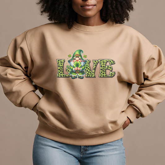 Irish Love: Unisex Heavy Blend™ Crewneck Sweatshirt Printify